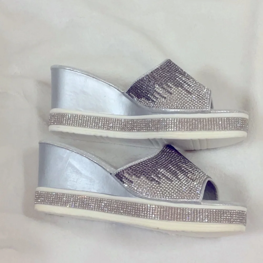 GJ Collection Silver Rhinestone Wedge Sandals Size 6.5 NWOT